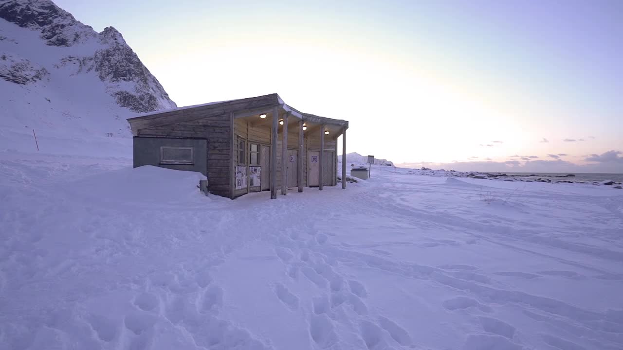 罗浮敦岛的Skagsanden海滩标志着冬季