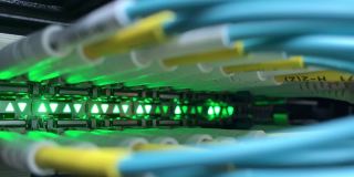 网络交换机和光纤的状态运行，交换机网络的状态指示灯