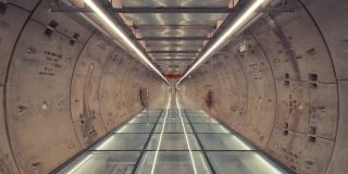 Samyan Mitrtown隧道的时间流逝。空科幻现代未来的网络房间与走廊和灯在智能技术和商业概念。室内设计。泰国曼谷的地铁
