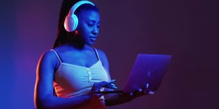 数字技术黑人女性虚拟的生活方式