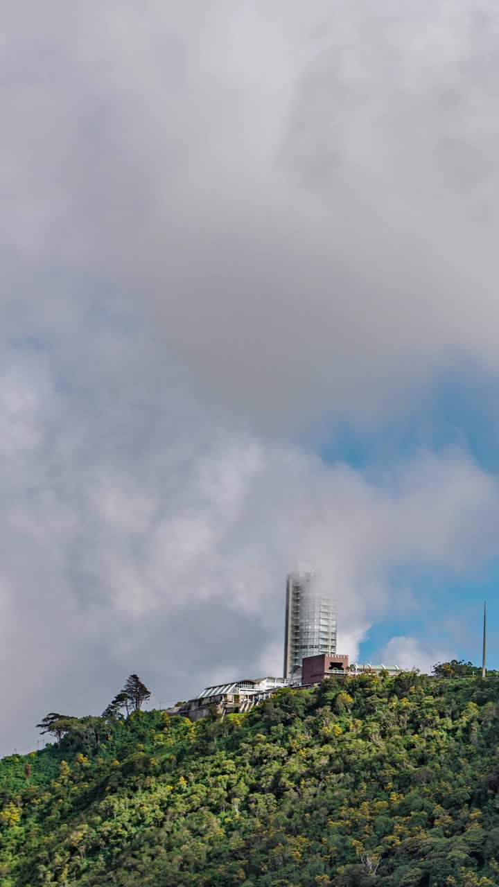 在阿维拉的洪堡酒店，云层穿过的时间流逝。加拉加斯,委内瑞拉