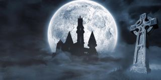 蝙蝠在满月和坟墓上飞出城堡的动画