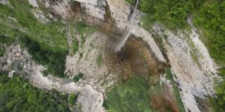 乔治亚州旅游地标Okatse大瀑布的鸟瞰图