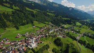 鸟瞰瑞士萨斯市视频素材模板下载