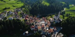 瑞士Albula/Alvra村鸟瞰图