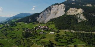 瑞士Albula/Alvra村鸟瞰图