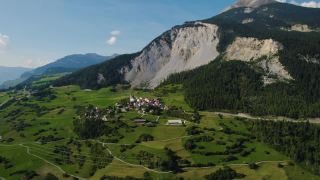 瑞士Albula/Alvra村鸟瞰图视频素材模板下载