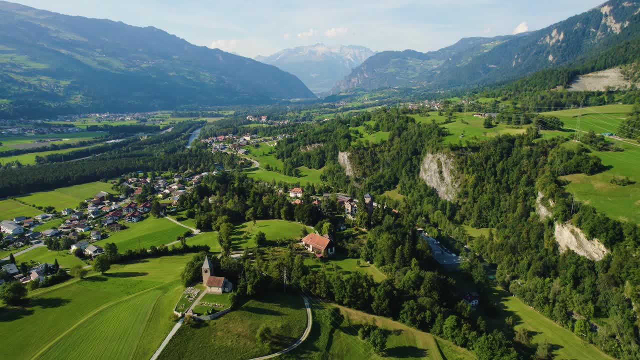 鸟瞰瑞士沙兰村
