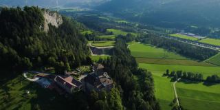 鸟瞰瑞士Tomils村
