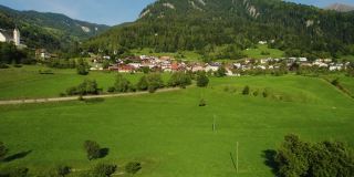 鸟瞰瑞士Tomils村