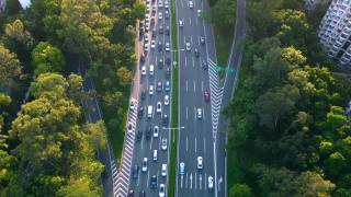 无人机鸟瞰深圳繁忙的道路视频素材模板下载