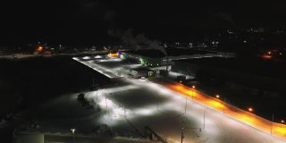 冬季夜晚生产车间照明区域
