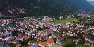 俯瞰瑞士因特拉肯市