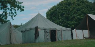 古代军营中的军事帐篷