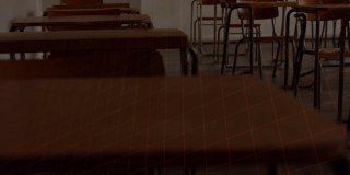 在一间空教室的椅子和桌子上的数学方程动画