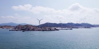 岛上有风力涡轮机