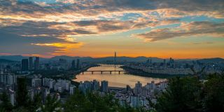 清晨，韩国首都韩国的天际线日出