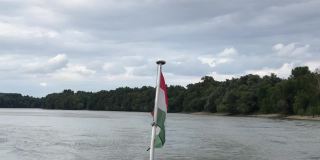 多瑙河弯道欧洲的匈牙利国旗