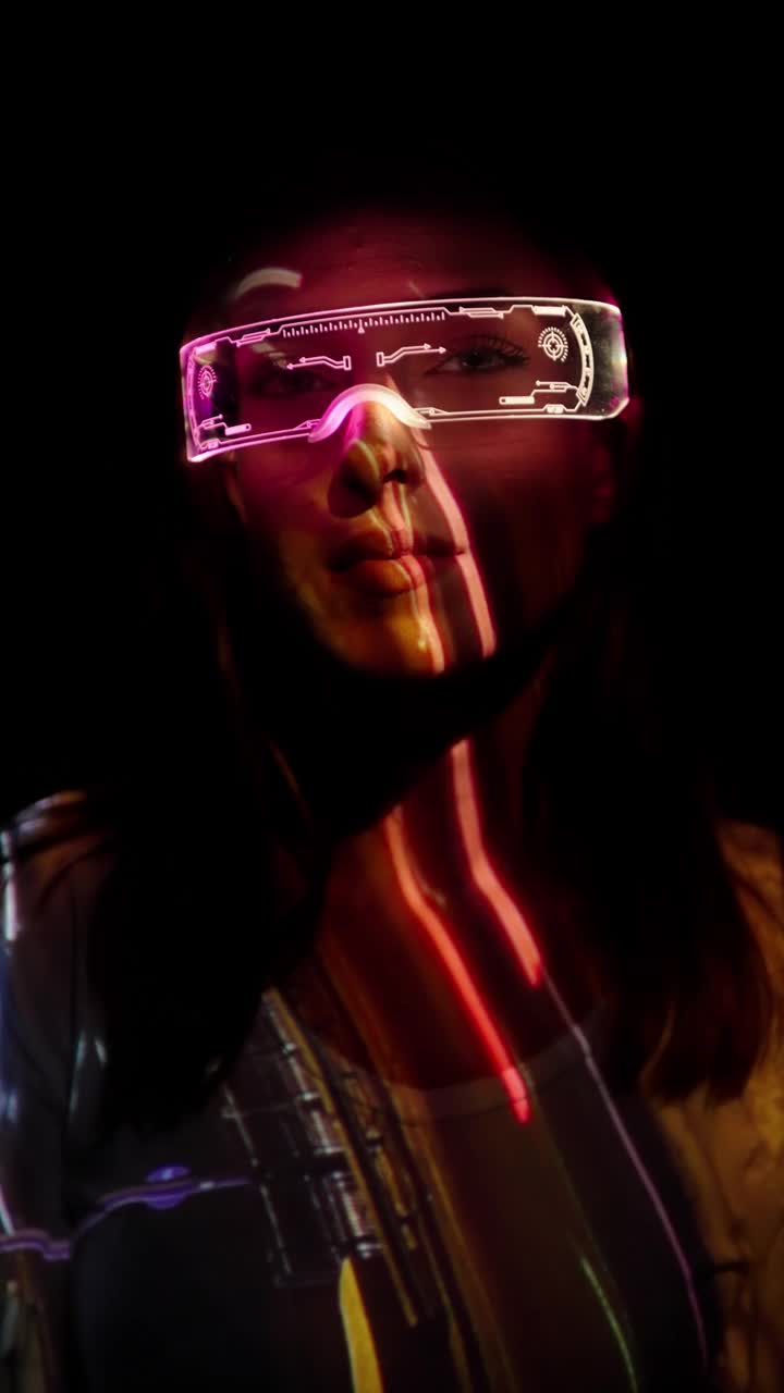 一个戴着未来眼镜的女人脸上的投影