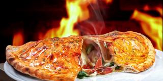 烤披萨是一种源自意大利的美食，通常被称为甜或美味的填馅披萨，在放入烤箱前要对折。