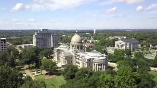 密西西比州首府杰克逊的州议会大厦和最高法院大楼。视频素材模板下载