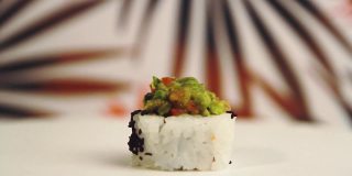 视频180度-滚动寿司-亚洲美食