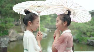 女孩穿汉服(汉族的传统服装)视频素材模板下载