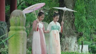 女孩穿汉服(汉族的传统服装)视频素材模板下载