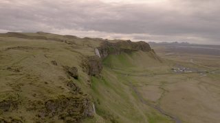 冰岛的Seljalandsfoss瀑布视频素材模板下载