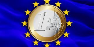 欧元的概念。金融货币投资利润欧元区经济概念。欧元区货币关闭概念。欧洲欧元现金。1欧元硬币。用于购物的欧洲货币的纸币。