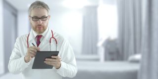 医生在病房里用现代化的平板电脑填写检查表。临床研究相关注射