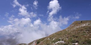 在去往马其顿沙尔山的柳博特峰的路上，加速拍摄