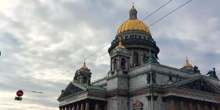 圣彼得堡著名的教堂圣艾萨克大教堂。俄罗斯。圣彼得堡顶级旅游景点全景，俄罗斯古老的东正教建筑和基督教艺术的广角视图