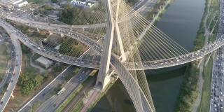 Estaiada大桥鸟瞰图。巴西圣保罗。商务中心。金融中心。