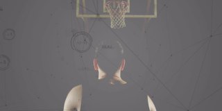 数据处理的动画，连接网络的白人男性篮球运动员在健身房