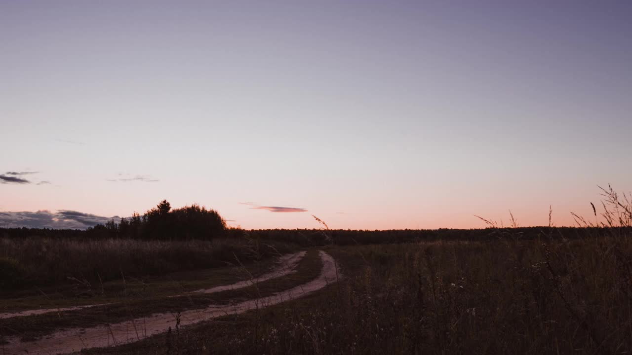 秋天的晨曦在田野里，时光流逝，一幕幕一幕幕，秋色的秋日，美丽的秋景