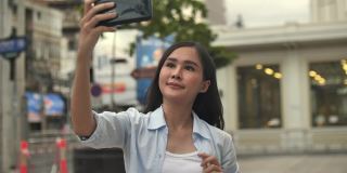 年轻的亚洲女性视频通话