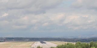 一架高清视频飞机，伊比利亚航空公司三菱CRJ-1000起飞