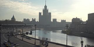 莫斯科的清晨。莫斯科列茨卡娅河堤的景色