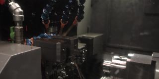 工厂配备水冷金属切割装置