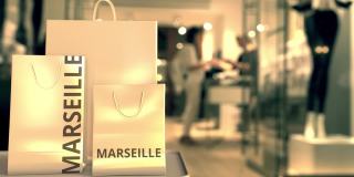纸袋上写着马赛的文字。与3D动画相关的法国购物