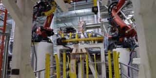机器人焊接车身，现代化工厂