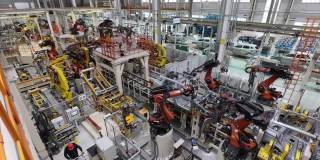 用机器人在自动线上生产汽车的工厂平面图