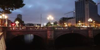 都柏林-奥康奈尔桥概述从单身汉步行黎明前