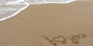 我爱你画在沙滩上
