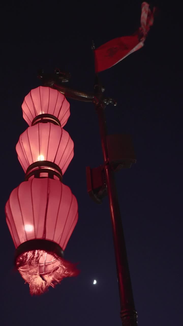 中国陕西西安，古城墙上的灯笼