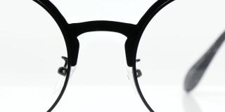 圆形黑色眼镜在白色背景，黑色眼镜圆形运动- 4k 3840 × 2160,360度旋转。