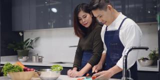 亚洲夫妇在厨房做饭