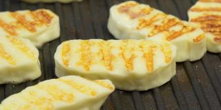哈罗米奶酪熔点高，因此可以油炸或烧烤。