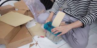 妇女剪纸制作纸板礼品盒
